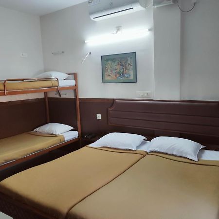 Hotel Maple Regency Kochi Екстер'єр фото