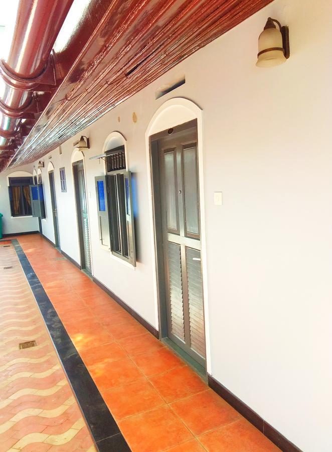 Hotel Maple Regency Kochi Екстер'єр фото