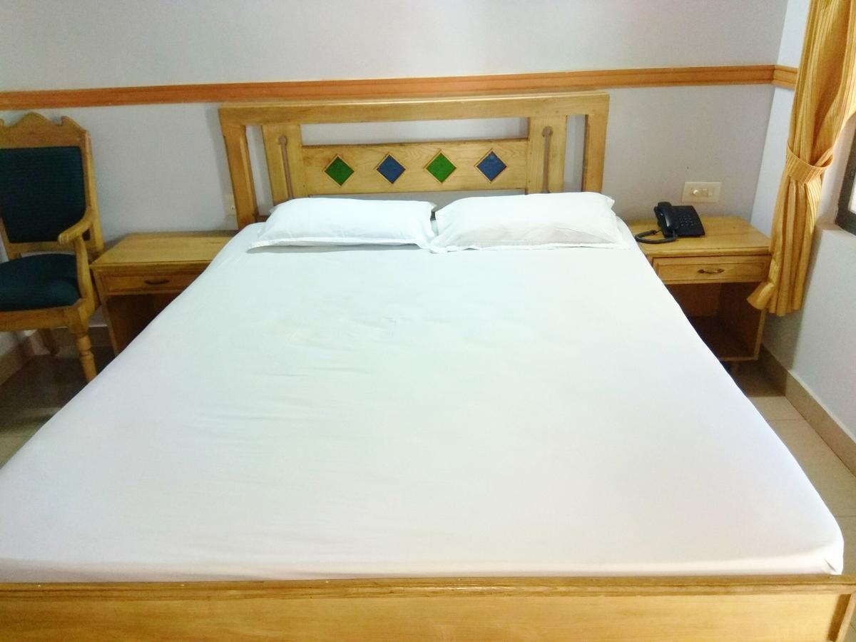 Hotel Maple Regency Kochi Екстер'єр фото
