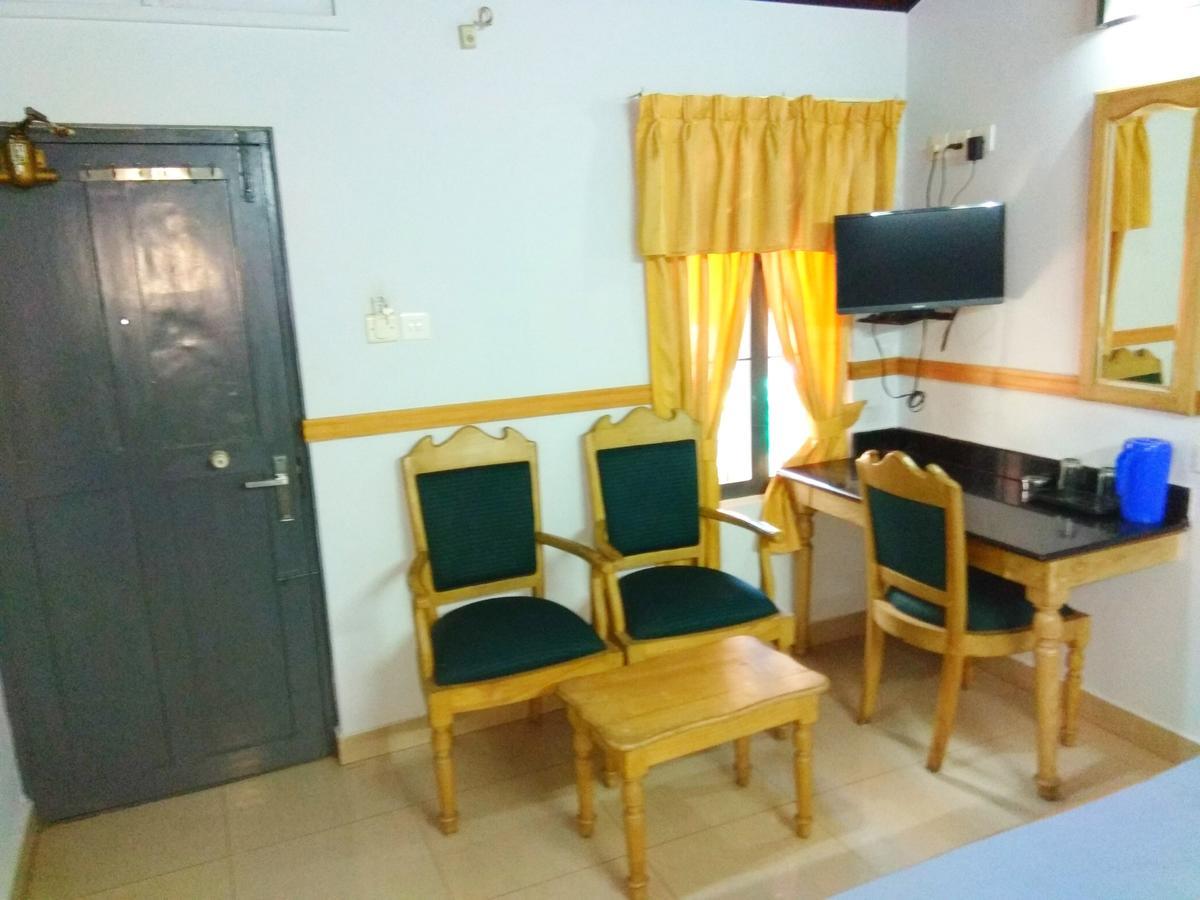 Hotel Maple Regency Kochi Екстер'єр фото