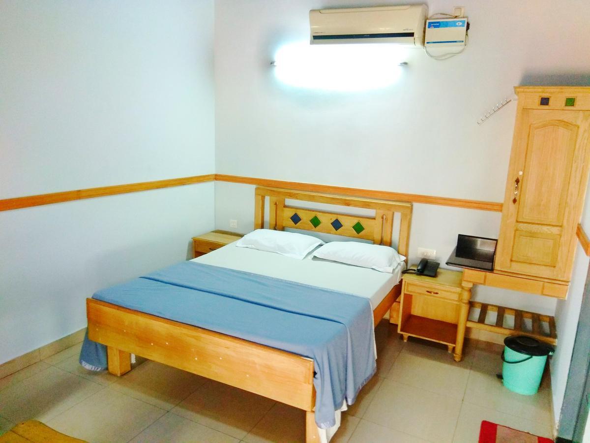 Hotel Maple Regency Kochi Екстер'єр фото