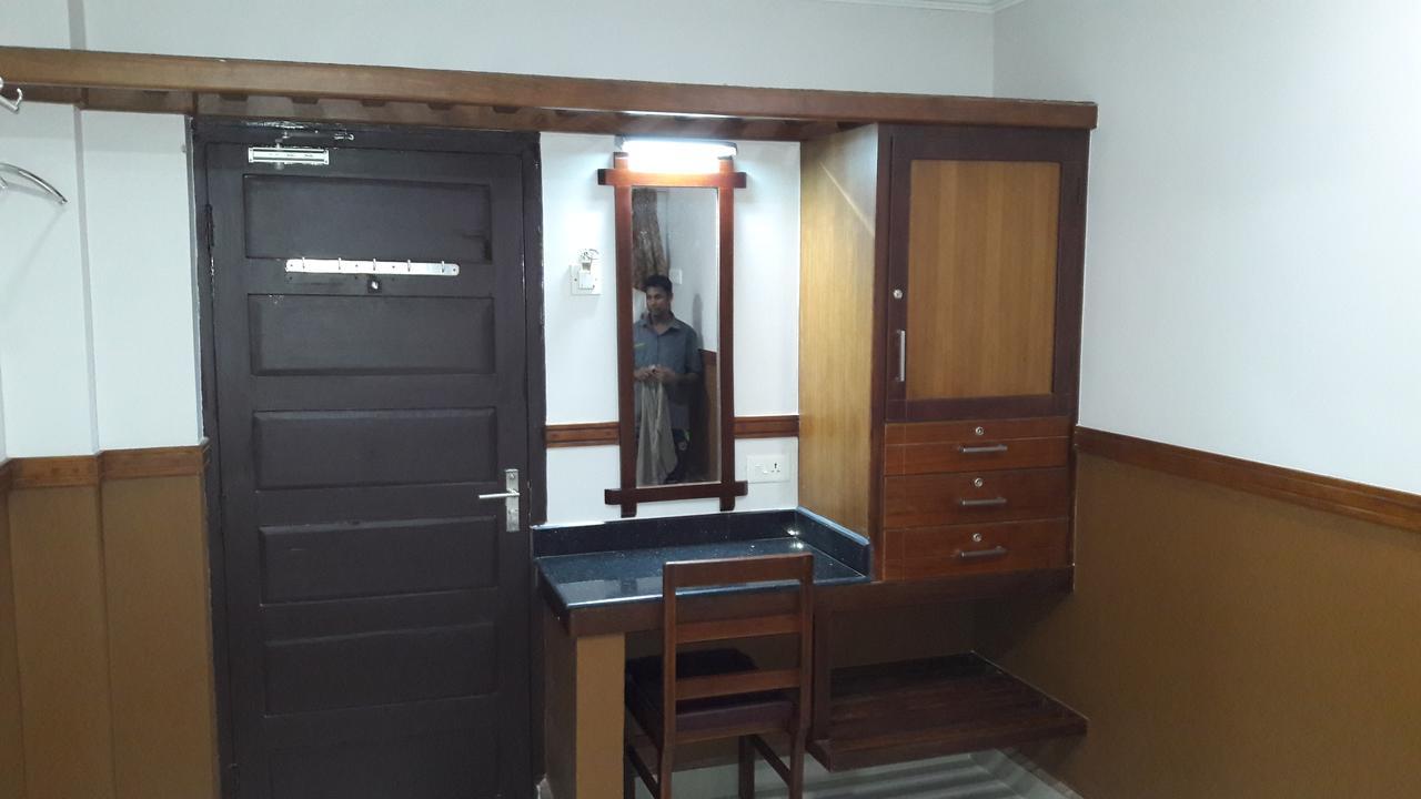 Hotel Maple Regency Kochi Екстер'єр фото