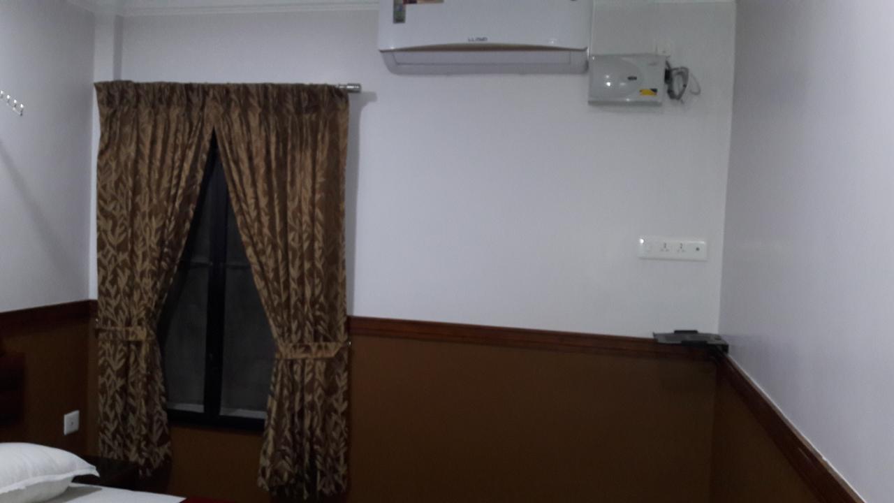 Hotel Maple Regency Kochi Екстер'єр фото