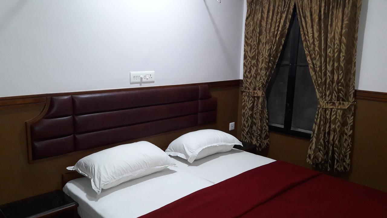 Hotel Maple Regency Kochi Екстер'єр фото