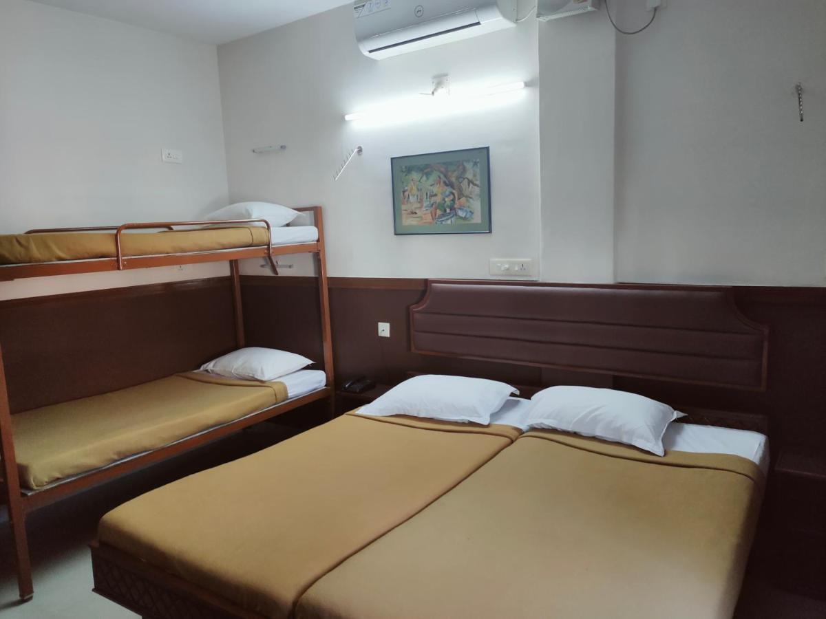 Hotel Maple Regency Kochi Екстер'єр фото