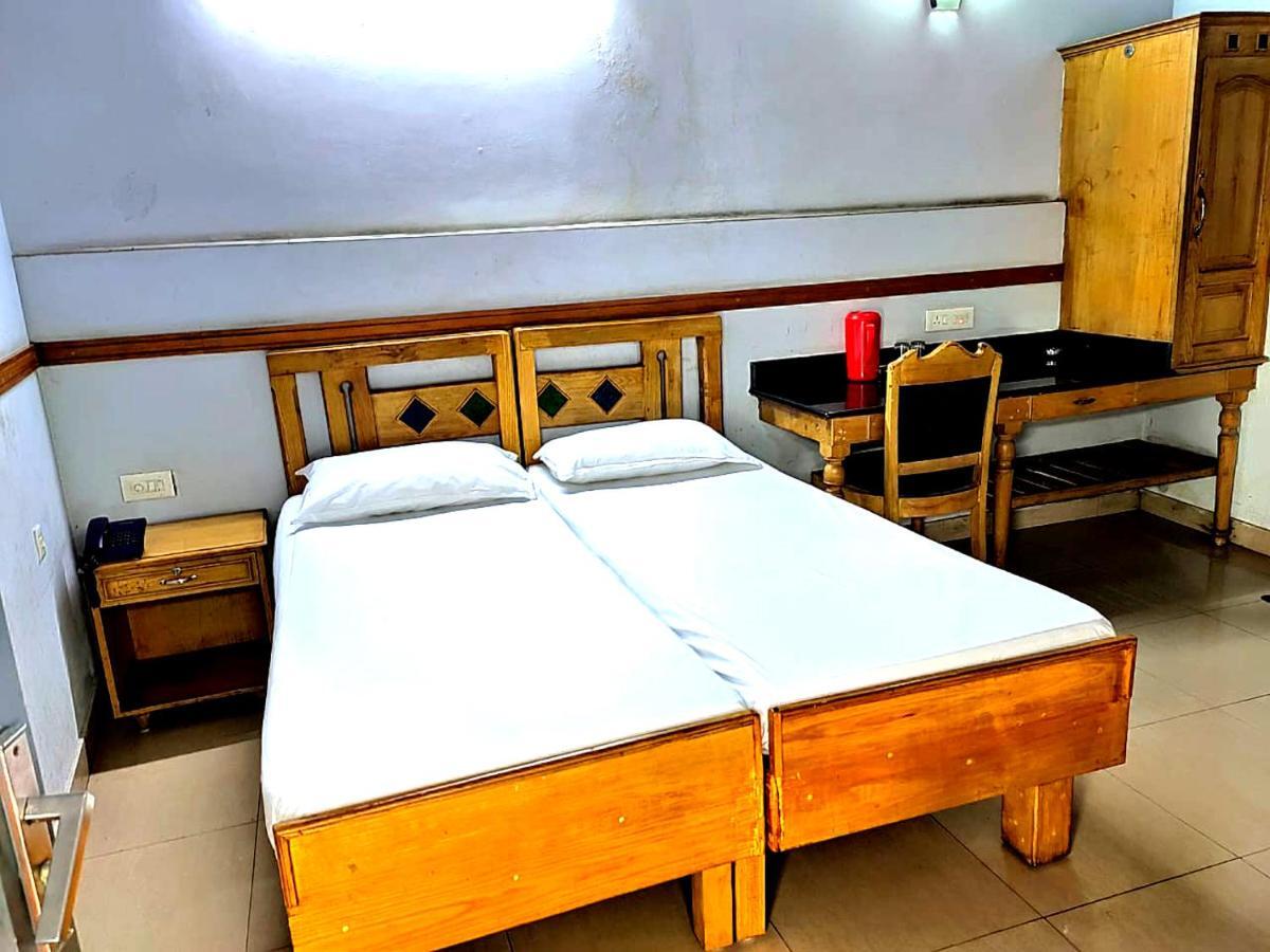 Hotel Maple Regency Kochi Екстер'єр фото
