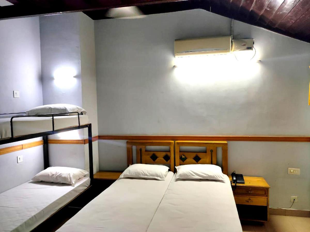 Hotel Maple Regency Kochi Екстер'єр фото