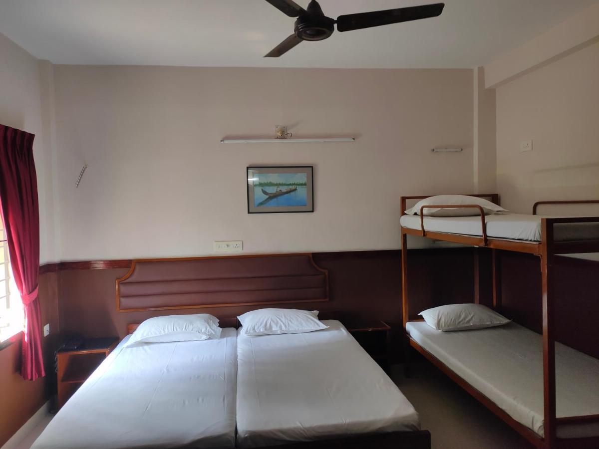 Hotel Maple Regency Kochi Екстер'єр фото