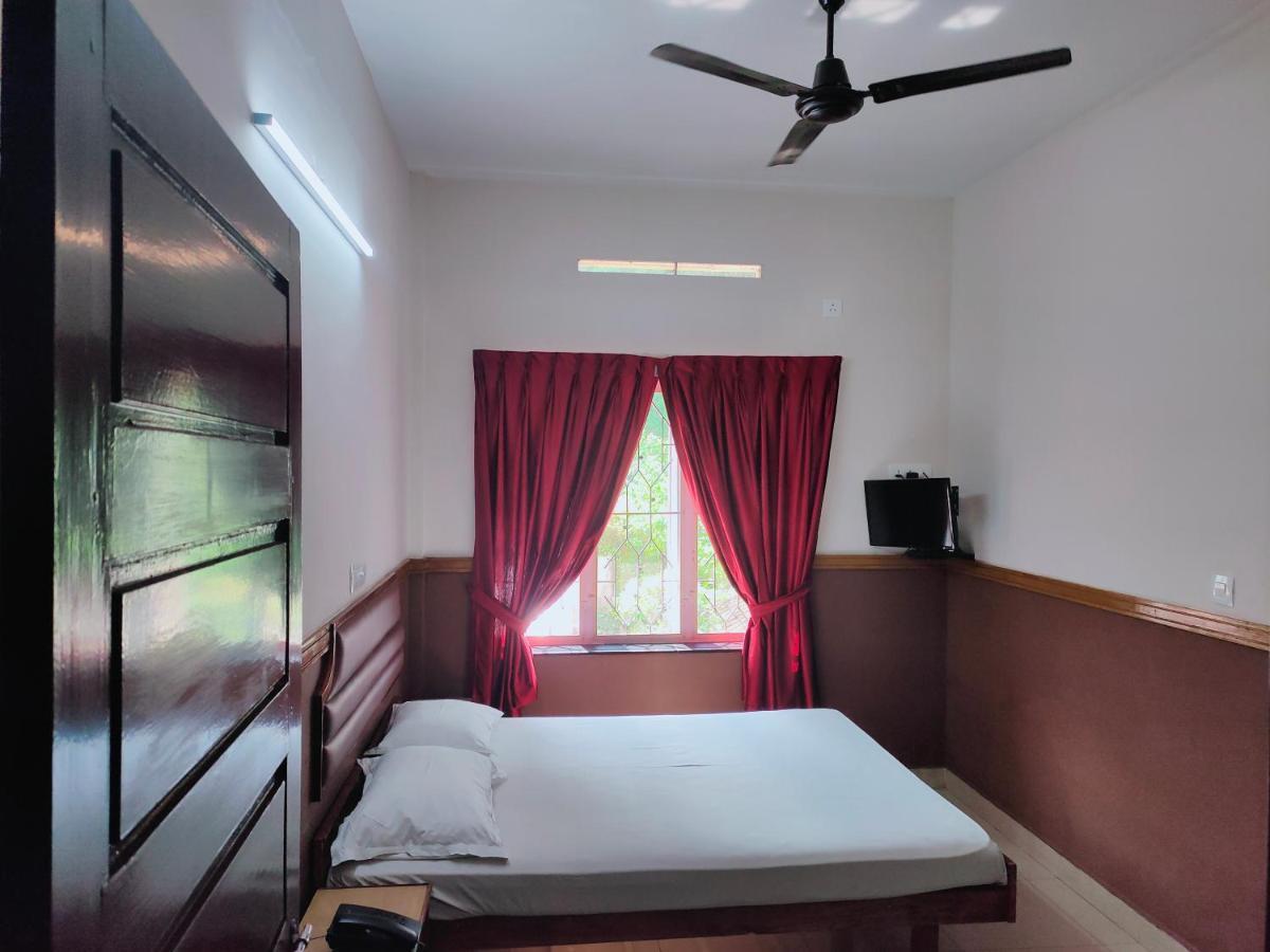 Hotel Maple Regency Kochi Екстер'єр фото