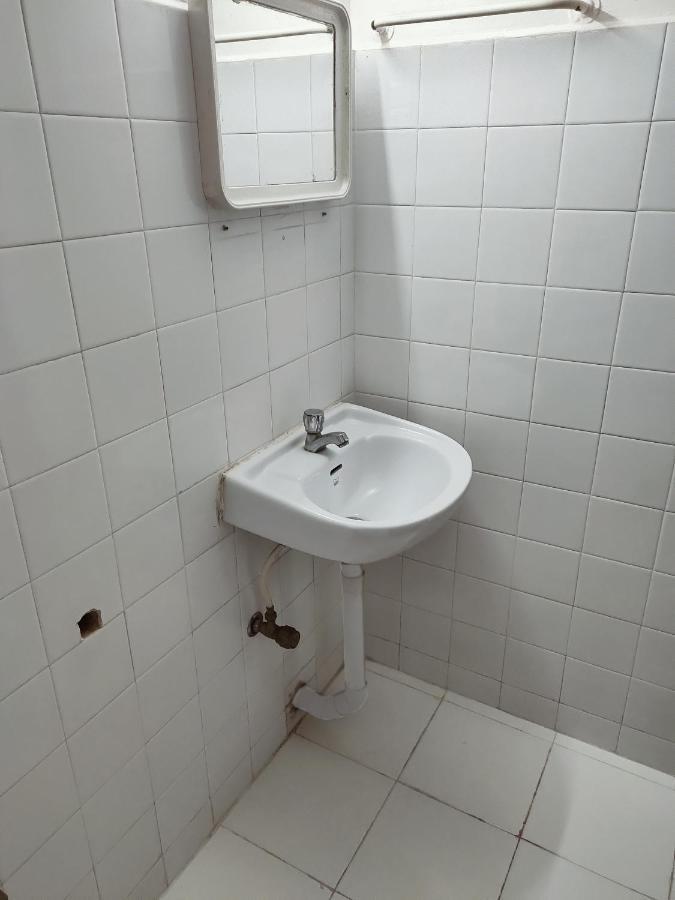 Hotel Maple Regency Kochi Екстер'єр фото