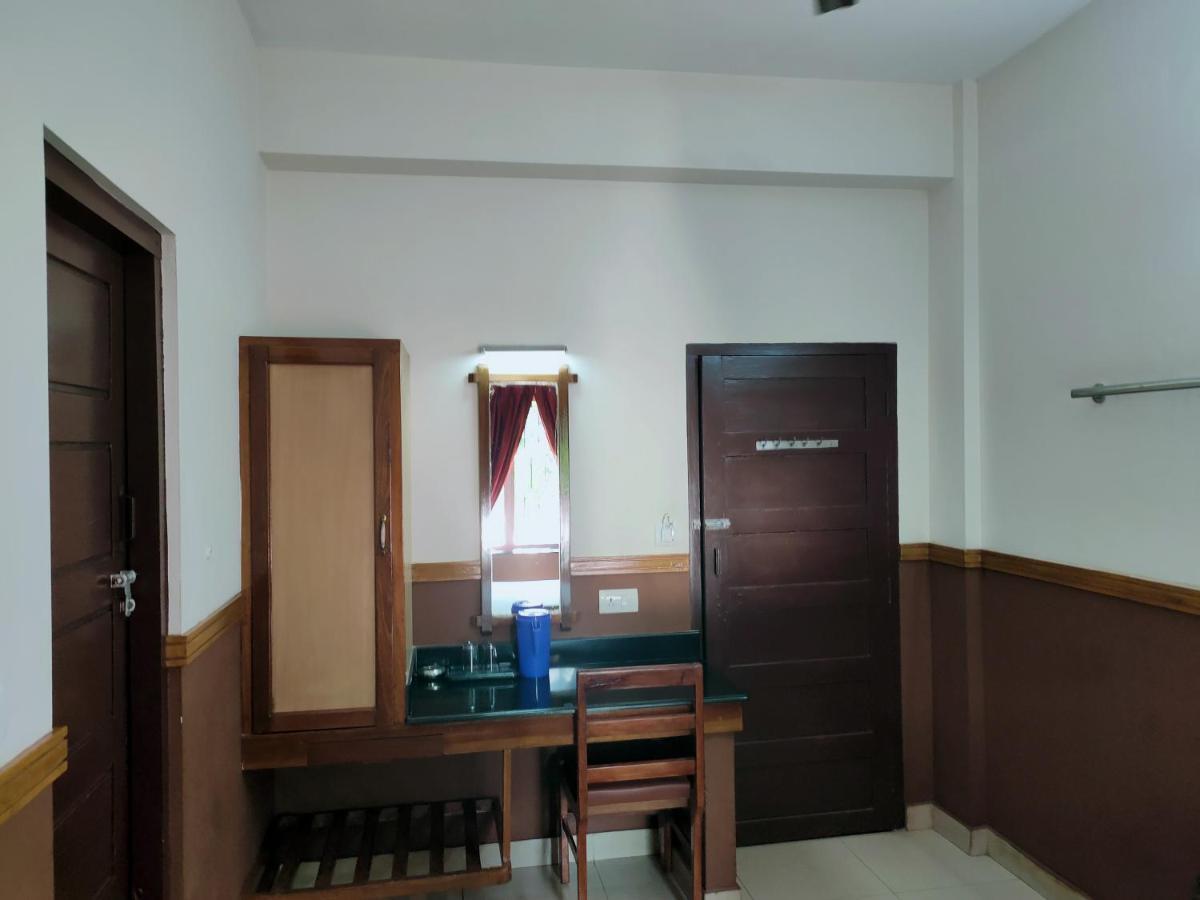 Hotel Maple Regency Kochi Екстер'єр фото