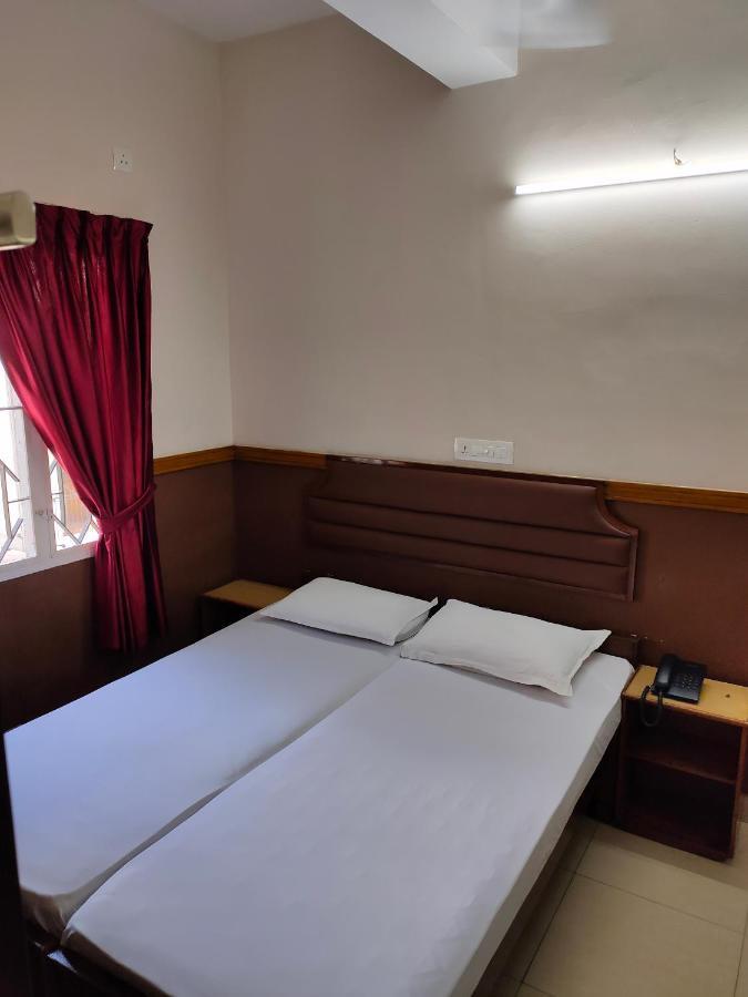 Hotel Maple Regency Kochi Екстер'єр фото
