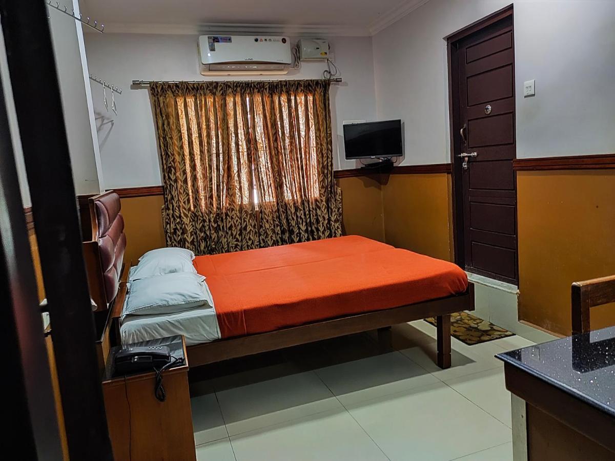 Hotel Maple Regency Kochi Екстер'єр фото
