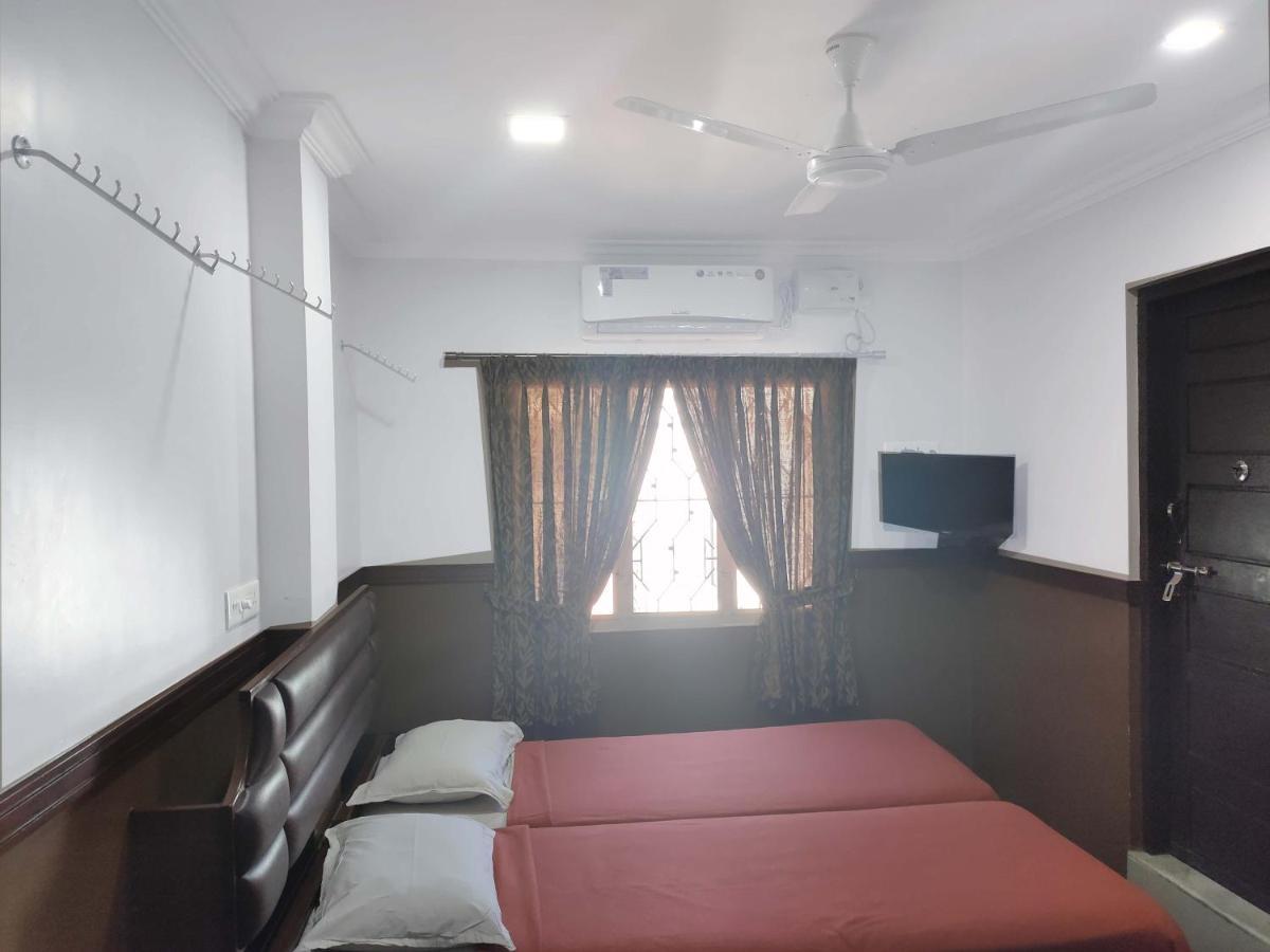 Hotel Maple Regency Kochi Екстер'єр фото